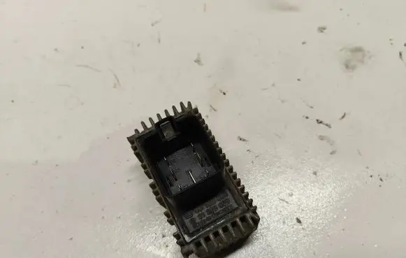 Glow plug pre-heat relay