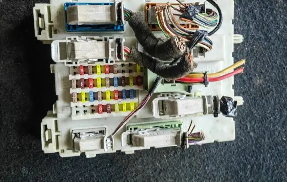Ford Focus Fuse module BV6T14014 BV6N14A073ET
