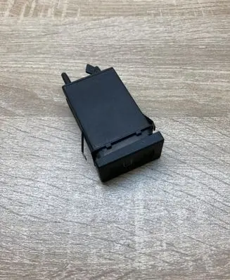 Volkswagen PASSAT B5 Windscreen/window heater switch 3B0959621B