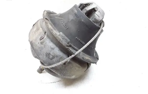 Volvo XC90 Engine mount bracket 8683936