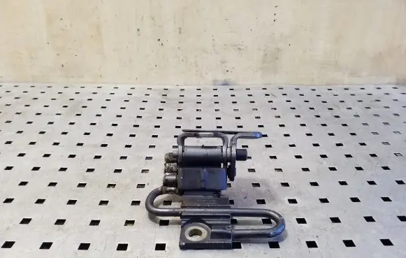 Audi A6 S6 C5 4B Front door lower hinge 4B0831412B