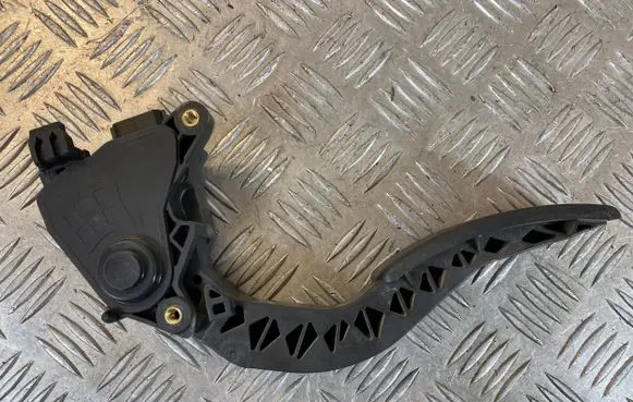 Opel Vivaro Accelerator throttle pedal 180020024R