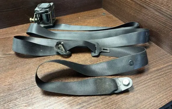 Mercedes-Benz Vito Viano W639 Front seatbelt 0277C 6047613
