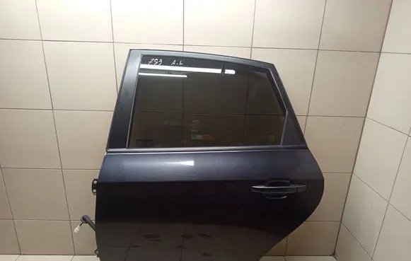 Subaru Impreza II Rear door 