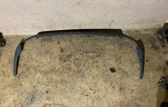 Front bumper lip