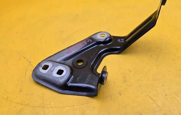 BMW 5 G60 G61 Fender mounting bracket 96211930