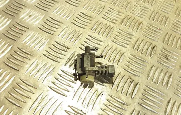 Vacuum valve
