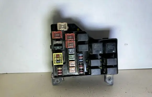 Volvo S40, V40 Fuse box set V23134B52X240 MB953381 V23074