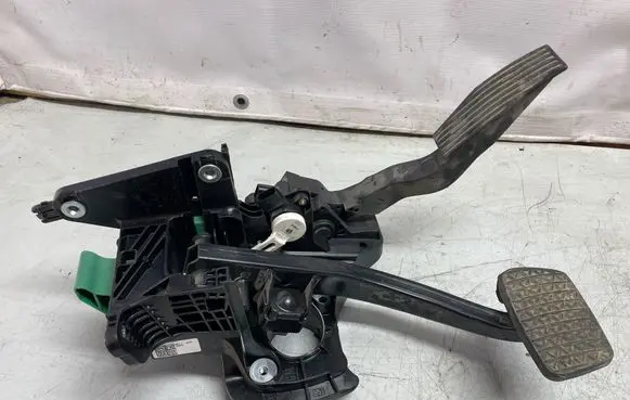Opel Insignia B Pedal assembly 84492394 84657615