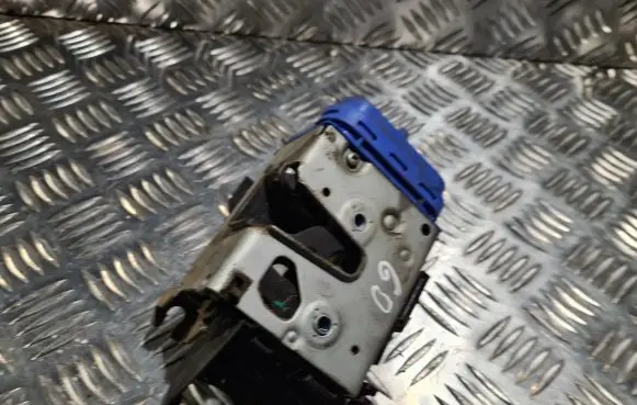 Audi A3 S3 8L Rear door lock 8D0839016A
