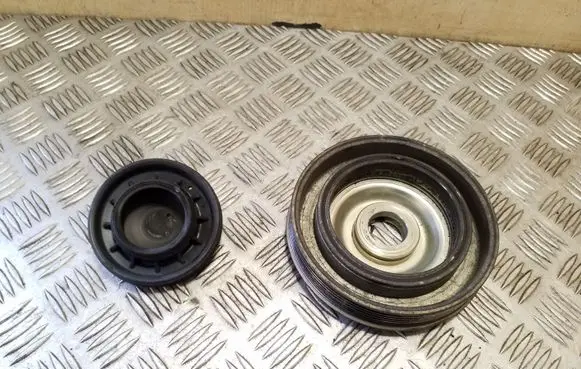 Ford Kuga I Crankshaft pulley 9681640880 9684789580