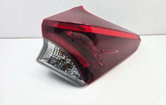 Toyota Auris E180 Rear/tail lights E418672