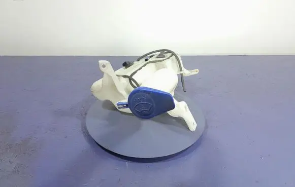Ford Mondeo MK I Windshield washer fluid reservoir/tank DS7313K175AF