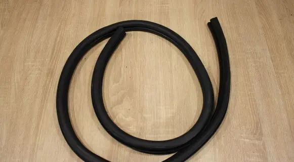 Renault Megane II Rubber seal loading door 