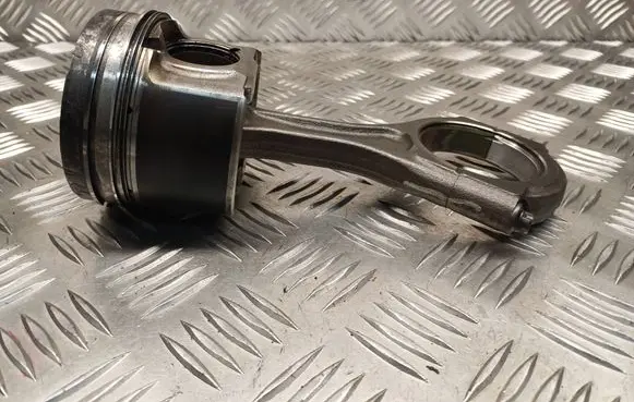 Subaru Outback Piston with connecting rod 