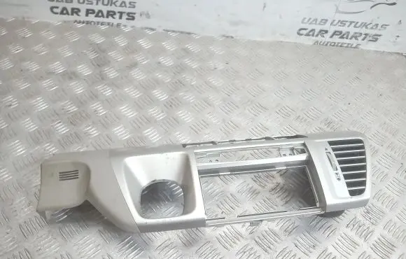 Honda FR-V Radio/GPS head unit trim 77260SJDG020
