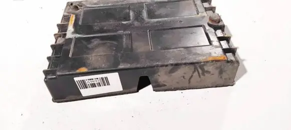 Mitsubishi Grandis Fuse box cover mn157439