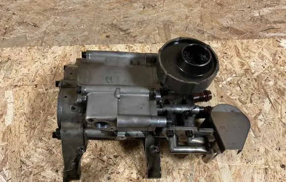 Volkswagen Touareg I Oil pump 07Z115187A
