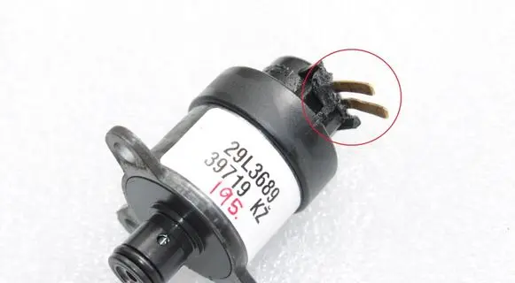 Alfa Romeo Giulietta Fuel pressure regulator 71754571 3040800534