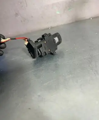 BMW 5 E60 E61 Ignition lock 6954722 10862510 1541090249