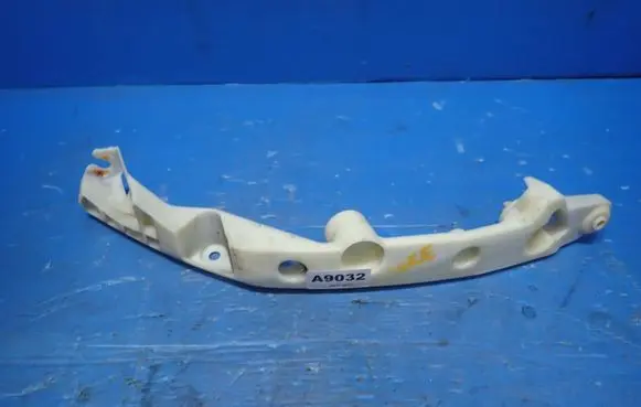 Nissan Juke I F15 Front bumper mounting bracket 622221KA0A