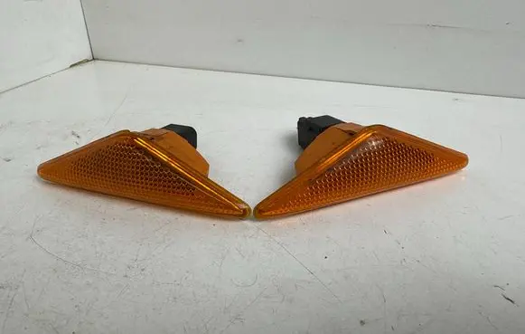 Ford Mondeo Mk III Front fender indicator light 02417490