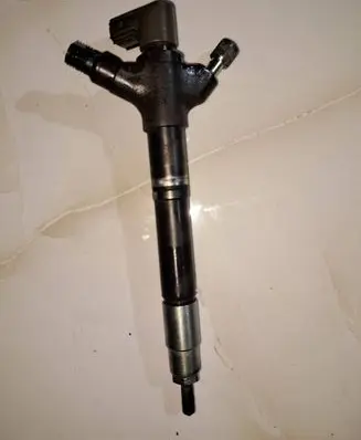 Toyota Avensis T270 Fuel injector 236700R090 0608004992 10K09688