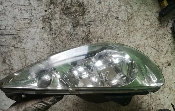 Peugeot 206 Headlight/headlamp 9630869680