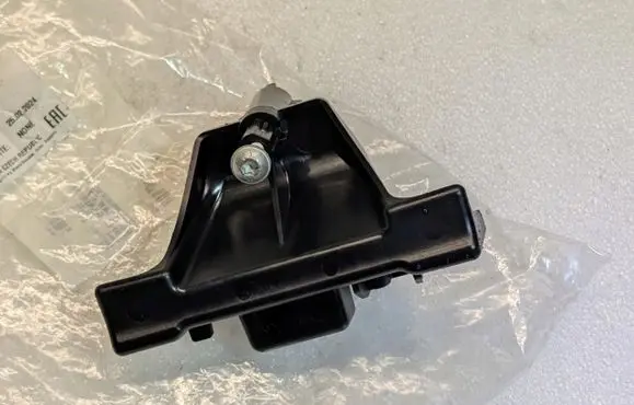 Skoda Scala Front bumper mounting bracket 657807599