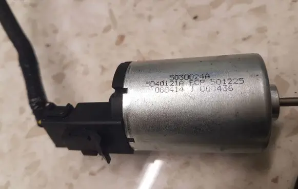 Nissan Qashqai Seat adjustment motor 5040121A 5030024A