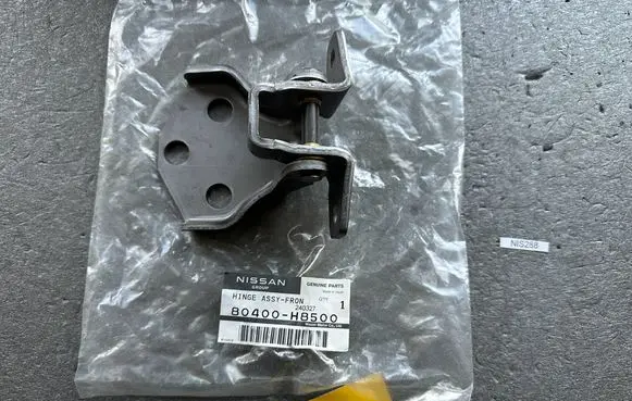 Nissan Patrol Y60 Front door upper hinge 80400H8500