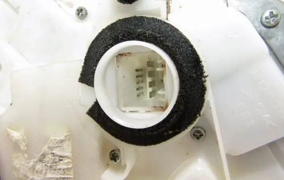 Honda CR-V Front door lock