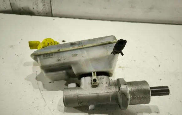 Volkswagen Sharan Master brake cylinder 7M3611303