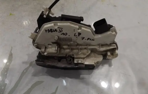 Skoda Fabia Mk2 (5J) Front door lock 5N1837015C
