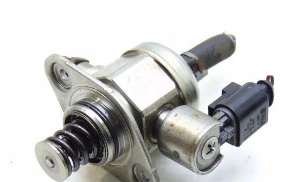 Audi A4 S4 B8 8K Fuel injection high pressure pump 06H127025Q