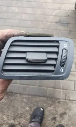 Volkswagen PASSAT B6 Dashboard side air vent grill/cover trim 3C1819701E P0108666 T00243591