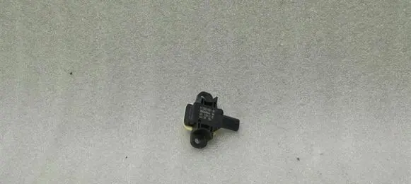 Mercedes-Benz GLS X166 Airbag deployment crash/impact sensor A1668210351