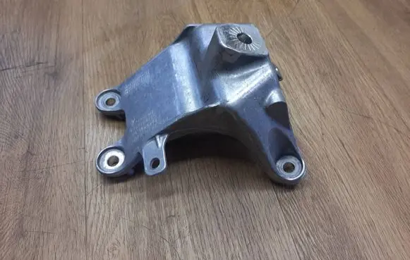 Porsche Macan (95B) Engine mounting bracket 95B199308G