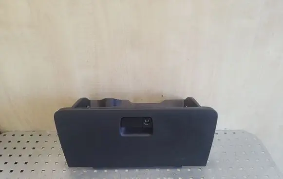 Honda CR-V Glove box