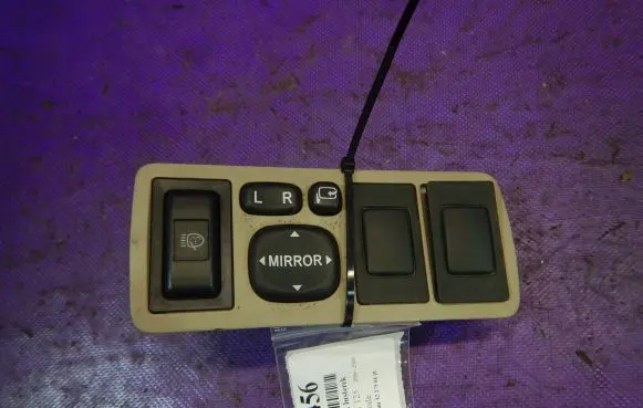 Toyota Avensis T250 Wing mirror switch 183575