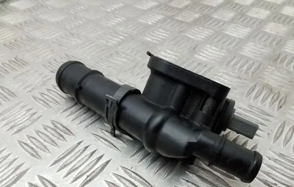 Audi A3 S3 8P Engine coolant pipe/hose 03G121132B