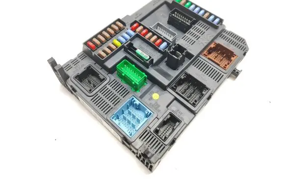 Peugeot 308 Comfort/convenience module 9807054180 E1095296 20140313