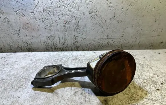 Dodge Challenger Piston with connecting rod