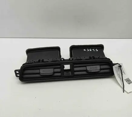 Nissan Leaf II (ZE1) Dashboard air vent grill cover trim 687505SK0B