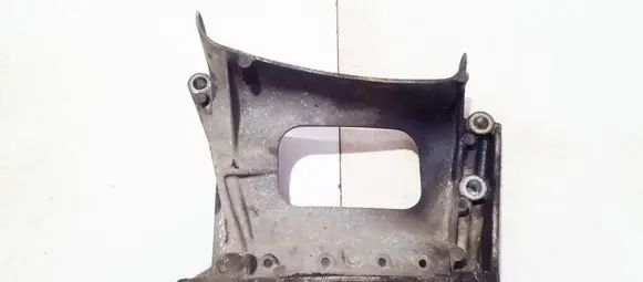 Engine mounting bracket