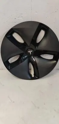 Tesla Model 3 R17 wheel hub/cap/trim 1044231