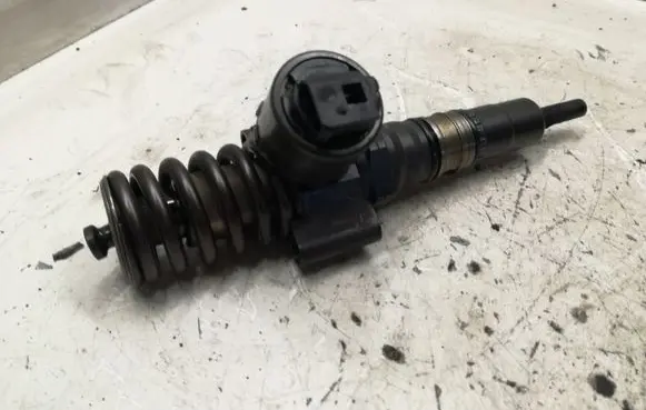 Audi A4 S4 B7 8E 8H Fuel injector