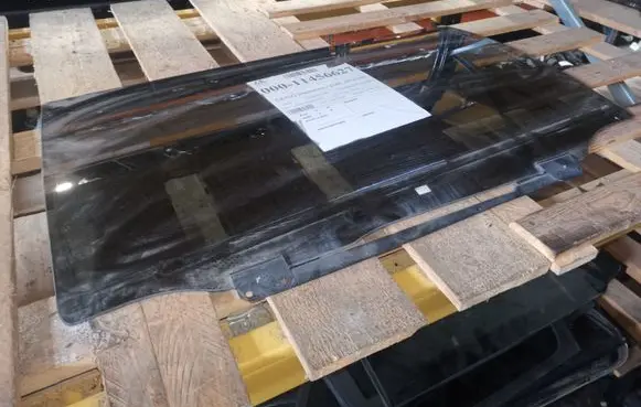 Chrysler Town & Country V Rear door window glass