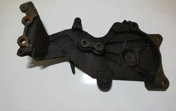 Toyota Avensis Verso Engine mounting bracket