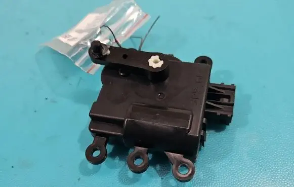 Mazda 3 III A/C air flow flap actuator/motor 5Y21V IMPRK1383859